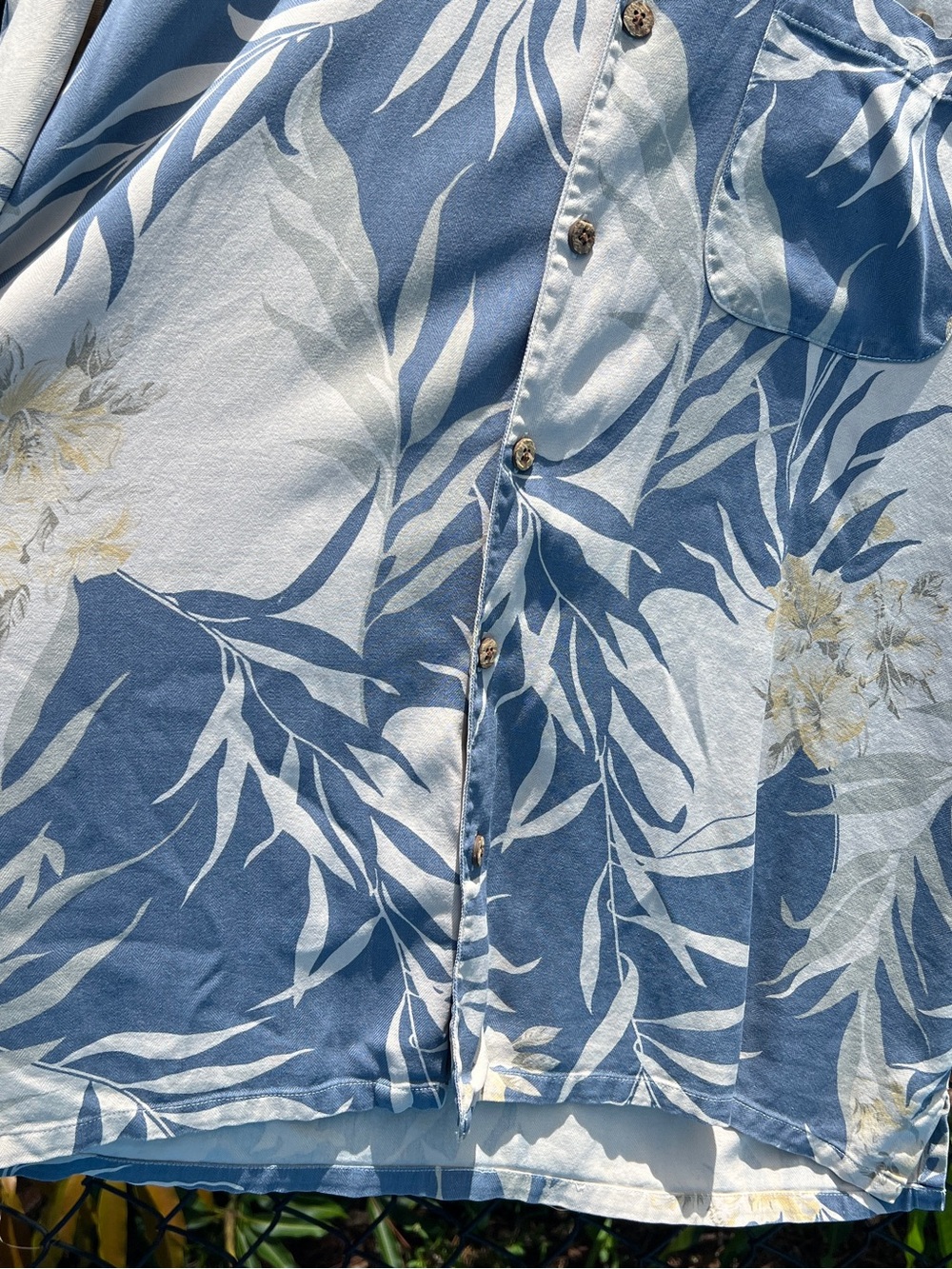 Paradise Coves Men's XL Blue Floral Camp Shirt Hawaiian 100% Silk Button Front - Picture 4 of 8
